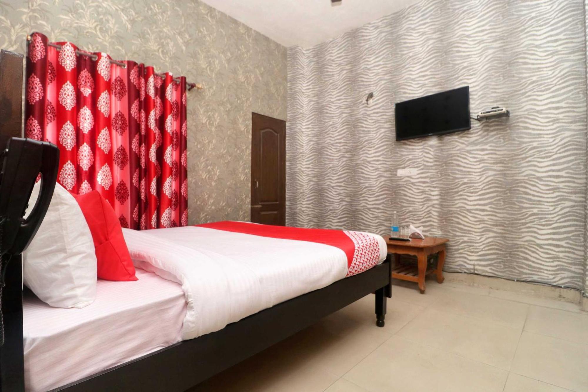 Oyo Hotel Aryan Plaza Chandigarh Exterior photo