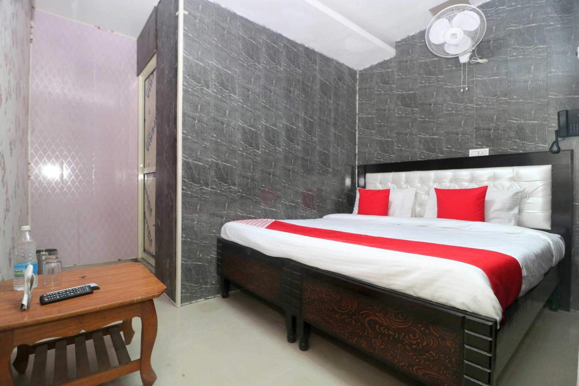 Oyo Hotel Aryan Plaza Chandigarh Exterior photo