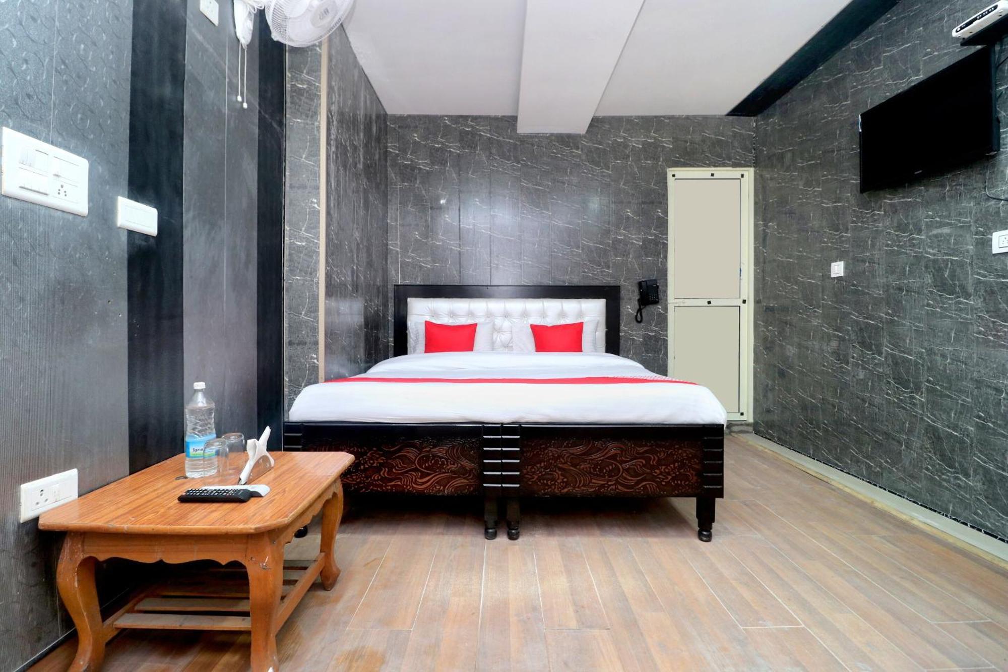 Oyo Hotel Aryan Plaza Chandigarh Exterior photo